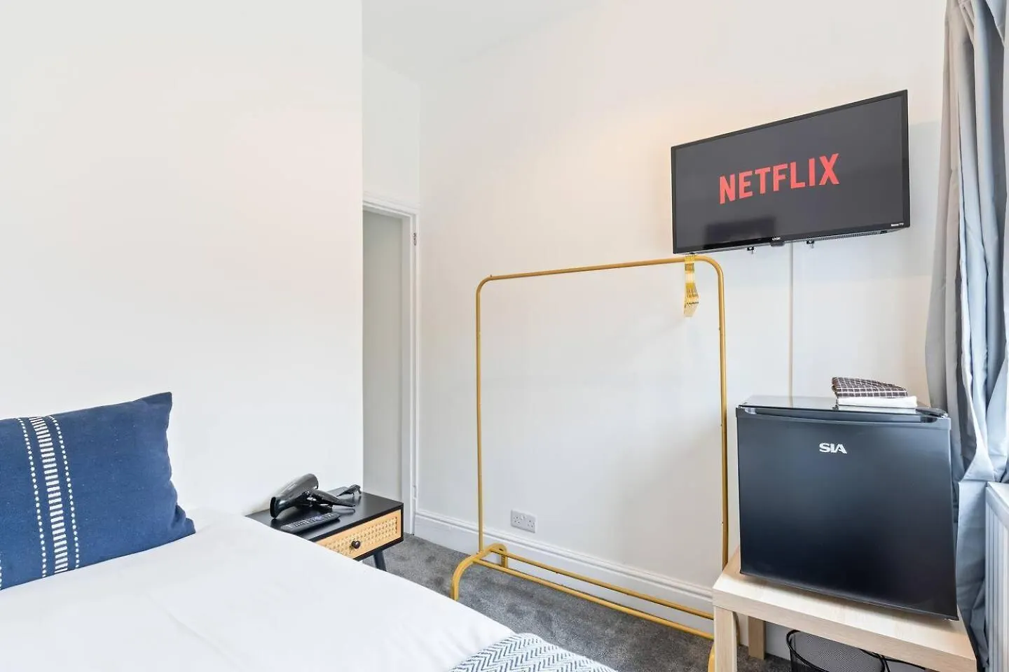 Suite #2 - Central Location - Private Ensuite, Smart Tv, Fast Wifi By Yoko Property 레드카 영국