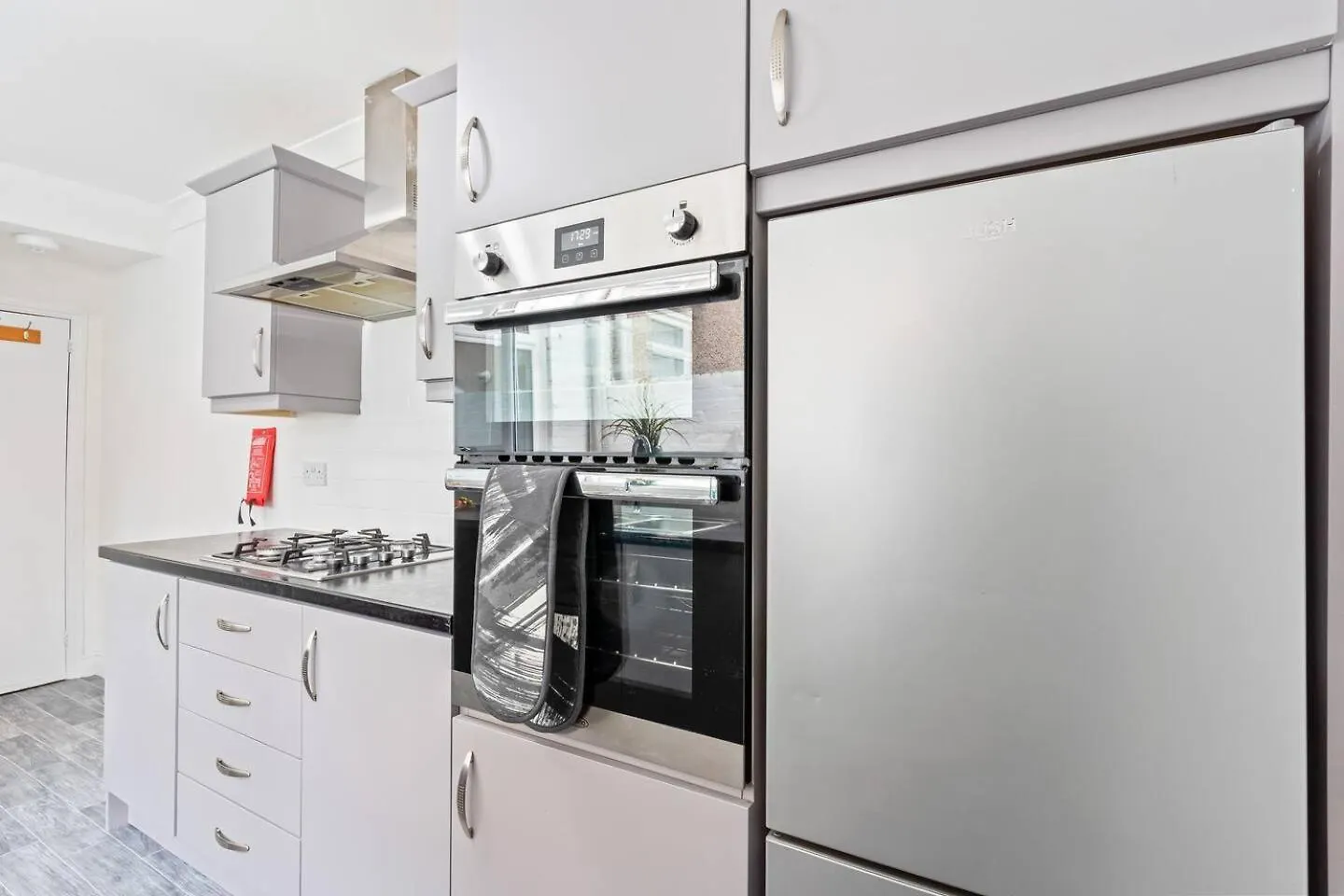 Suite #2 - Central Location - Private Ensuite, Smart Tv, Fast Wifi By Yoko Property 레드카
