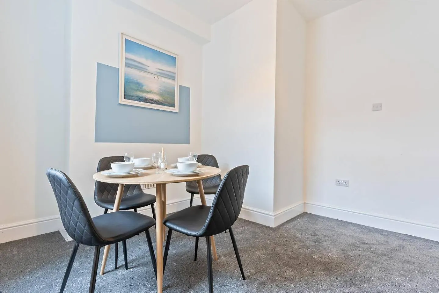 Suite #2 - Central Location - Private Ensuite, Smart Tv, Fast Wifi By Yoko Property 레드카 게스트하우스
